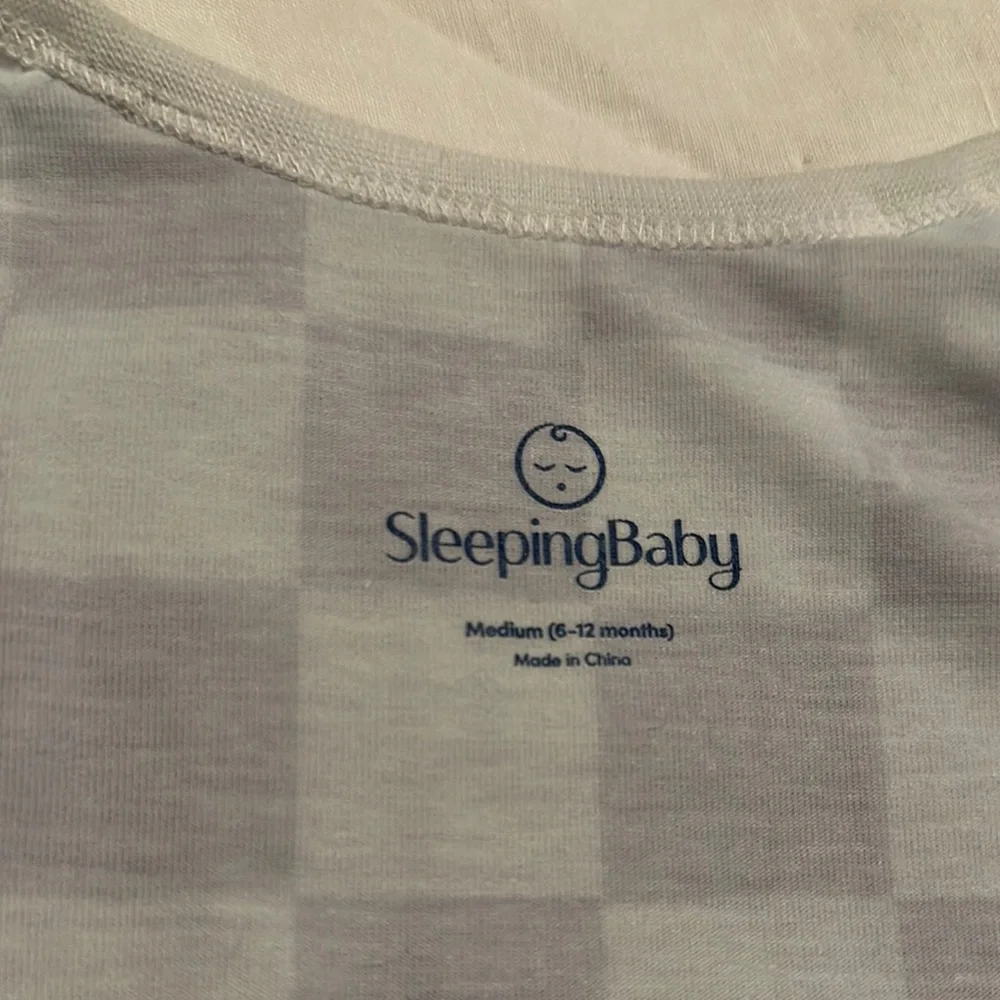 Sleeping Baby Zipadee Zip Swaddle - Picture 2 of 3